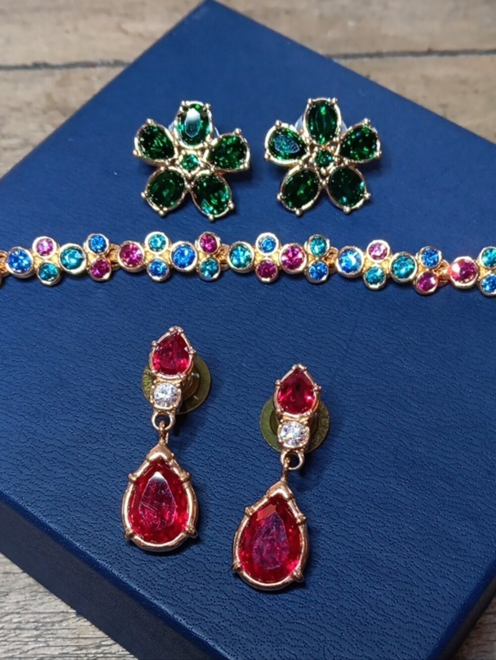 Swarovski Crystal Vintage Earings And Bracelet Lot